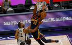他，24歲天才，NBA十年最失敗。無球可打。