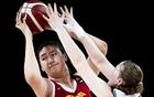 日本球員田中14號，偷掐張子宇頭發(fā)！宮魯鳴憤怒！
