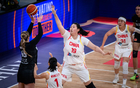 中國女籃三連勝晉級半決賽，張子宇韓旭領銜，表現強勢。